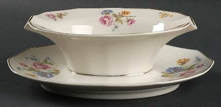 Rosario Gravy Boat with Attached Underplate