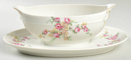 Schleiger 1318 Gravy Boat with Attached Underplate