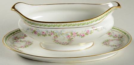 Schleiger 1341 Gravy Boat with Attached Underplate