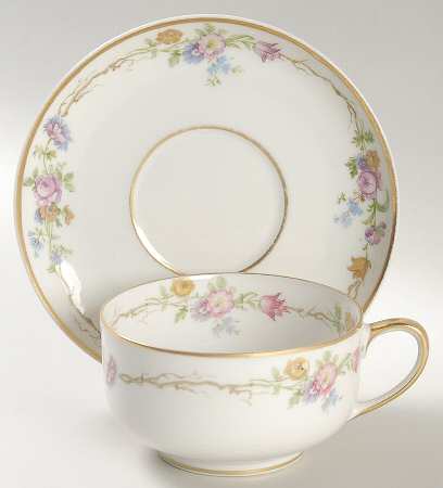Schleiger 190 Footed Cup & Saucer Set