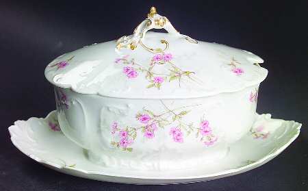 Schleiger 382 Sauce Boat with Attached Underplate & Lid