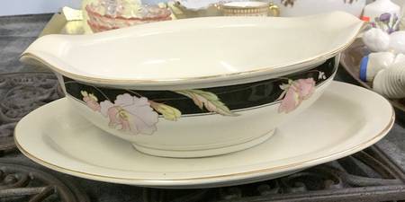 Alice Gravy Boat & Underplate