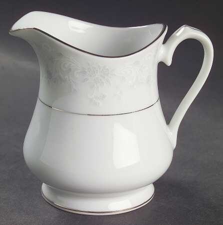 Annie (White & Gray Desgn) Creamer