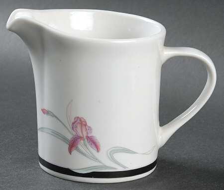 Versailles Creamer