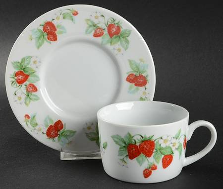 Berry Orchard Flat Cup & Saucer Set