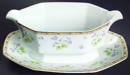 Gracious Gravy Boat & Underplate