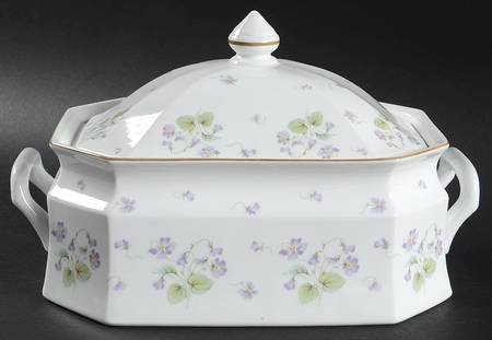 Gracious 2 Quart Oval Covered Casserole