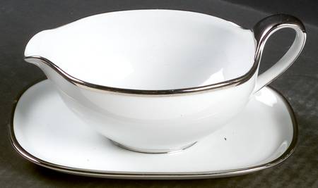 Plaza Gravy Boat with Attached Underplate