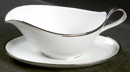 Plaza Gravy Boat with Attached Underplate