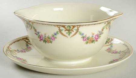 CHU3 Gravy Boat with Attached Underplate