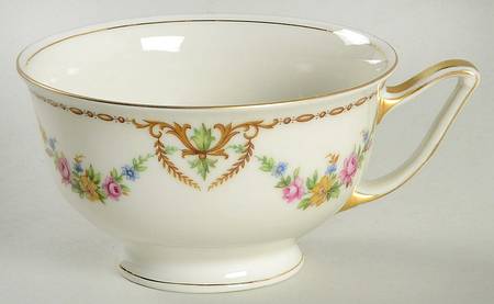 CHU3 Footed Cup