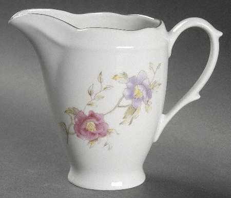 Louise (Scalloped) Creamer