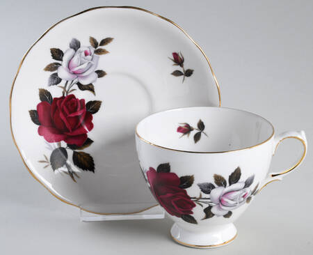 7906 Footed Cup & Saucer Set