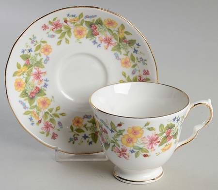 Hedgerow Footed Cup & Saucer Set