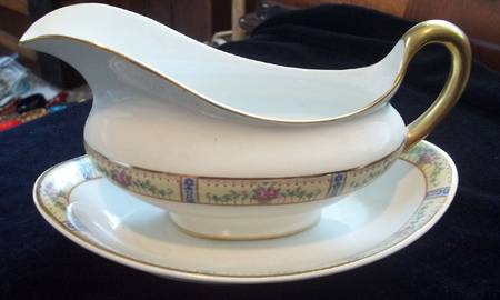 CLE7 Gravy Boat & Underplate