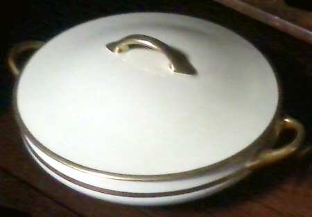 Hathaway Round Covered Vegetable