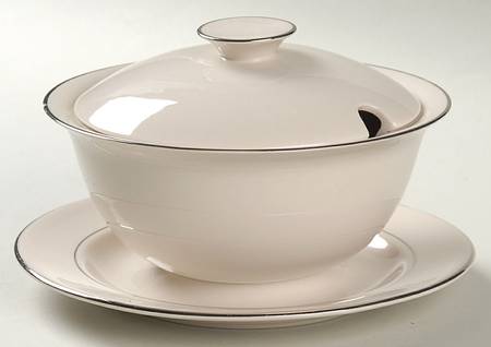 Encore Gravy Boat w/Attached Underplate & Lid