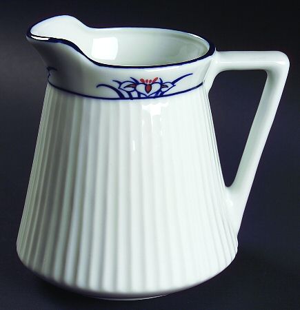 Splendor 32 Oz Pitcher