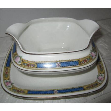 CLT6 Gravy Boat with Attached Underplate