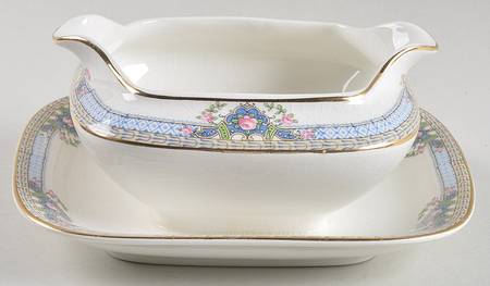 CLT7 Gravy Boat with Attached Underplate