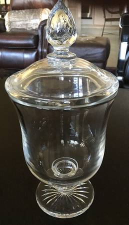 Giftware Footed Urn & Lid
