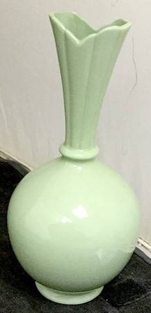 L18 High Vase (Bulbous)