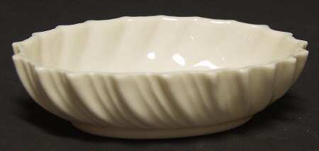 Coupe Off White Oval Shell Shaped Dish