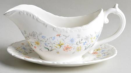 English Garden (Scalloped) Gravy Boat & Underplate