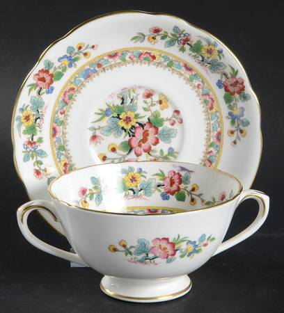 Fortune Footed Cream Soup Bowl & Saucer Set