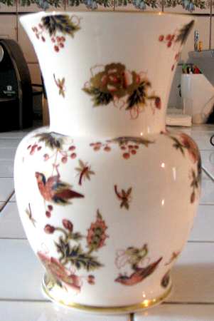 Hong Kong (New Backstamp, Mauve Flowers) 8" Vase