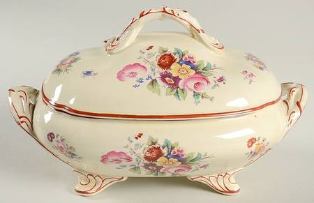 Lady Sylvia Oval Covered Vegetable