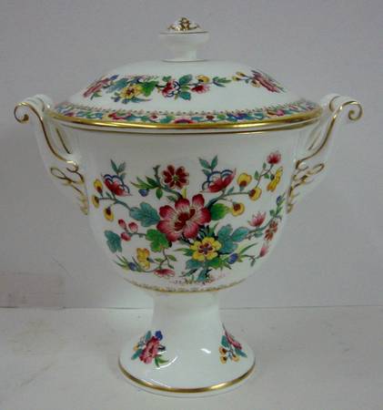 Ming Rose 7" Urn with Lid