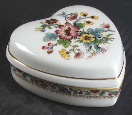 Ming Rose Heart Shape Box & Lid