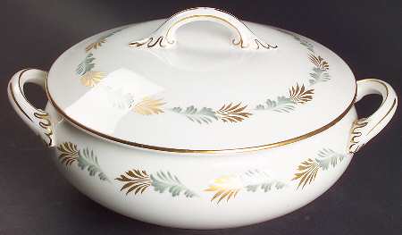 Sonnet (Smooth Edge) Round Covered Vegetable