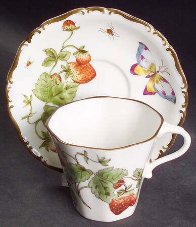 Strawberry (Scalloped) Flat Cup & Saucer Set