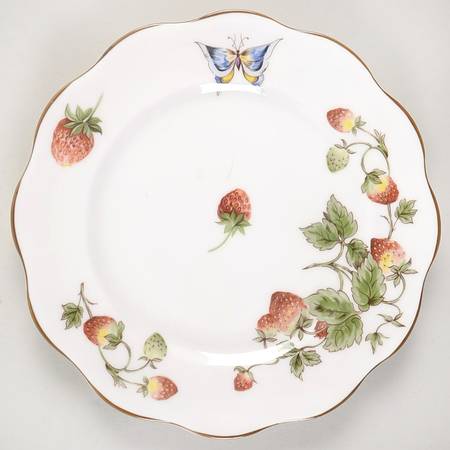 Strawberry (Scalloped) Luncheon Plate