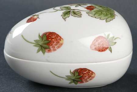 Strawberry (Scalloped) Medium Egg Box & Lid