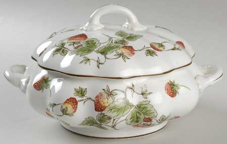 Strawberry (Scalloped) Round Covered Vegetable