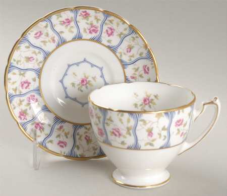 Trellis Rose Footed Cup & Saucer Set