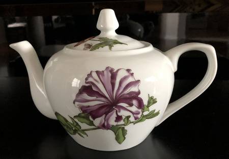 Caroline Teapot & Lid