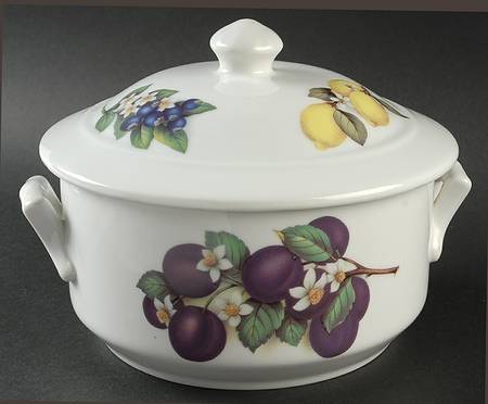 Catherine 2.5 Qt Round Covered Casserole