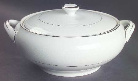 Chantilly Lace Round Covered Vegetable