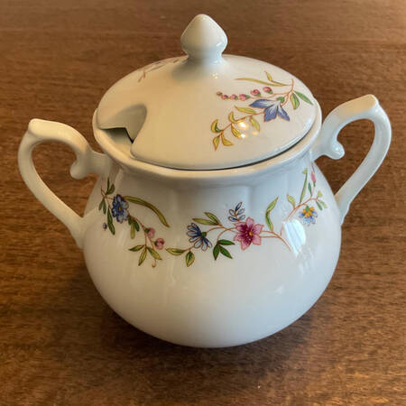 Versailles (Scalloped) Sugar Bowl & Lid
