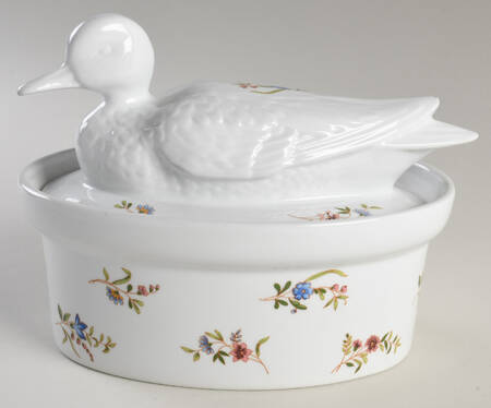 Versailles (Scalloped) 9" Oval Covered Casserole