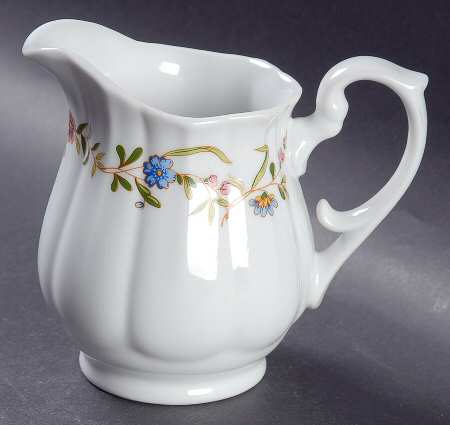 Versailles (Scalloped) Creamer