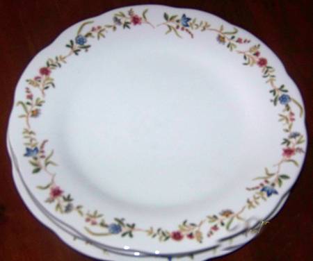 Versailles (Scalloped) Dinner Plate