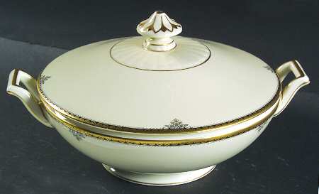 Berkeley Square Round Covered Vegetable