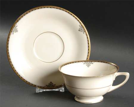 Berkeley Square Footed Cup & Saucer Set