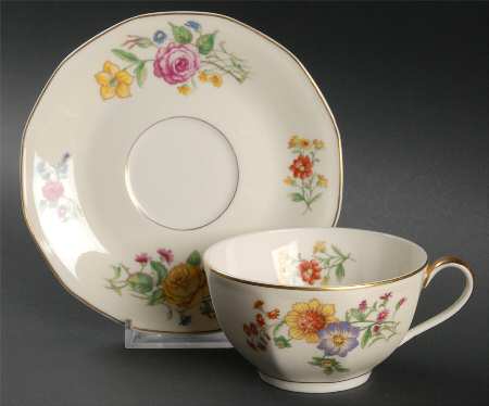 Bouquet Flat Cup & Saucer Set