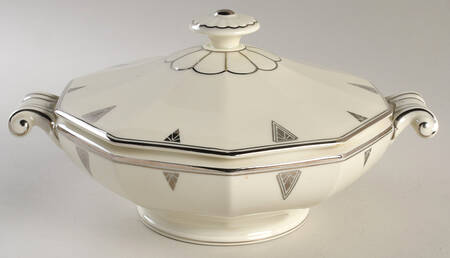 Deauville (White, 10 Sided) Round Covered Vegetable